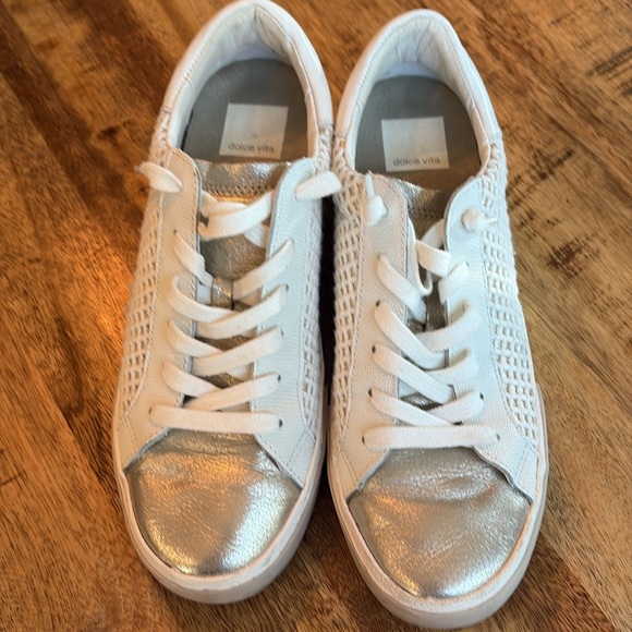 Dolce vita cream and gold tennis shoes - Picture 2 of 4